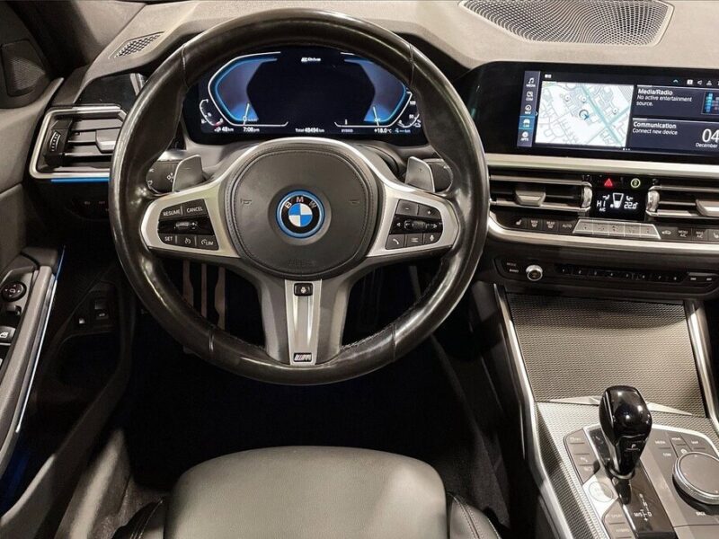 【九十脉推荐】一手车主、无事故、低里程、高性价比！2022 BMW 330e xDrive，插电式混动，高配，售价：$39,949（低于市场平均交易价格：18%）